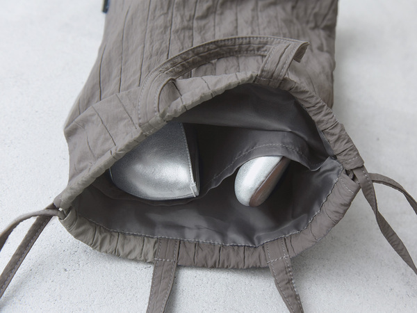 学校行事や冠婚葬祭、日常のあらゆるシーンで活躍する「シューズバッグ」をスタッフがレポート[PR]