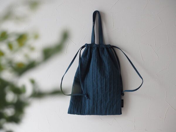 学校行事や冠婚葬祭、日常のあらゆるシーンで活躍する「シューズバッグ」をスタッフがレポート[PR]