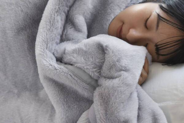 猫好きさんの夢が実現!? 気になる「まるごと猫毛布」の使用レポ