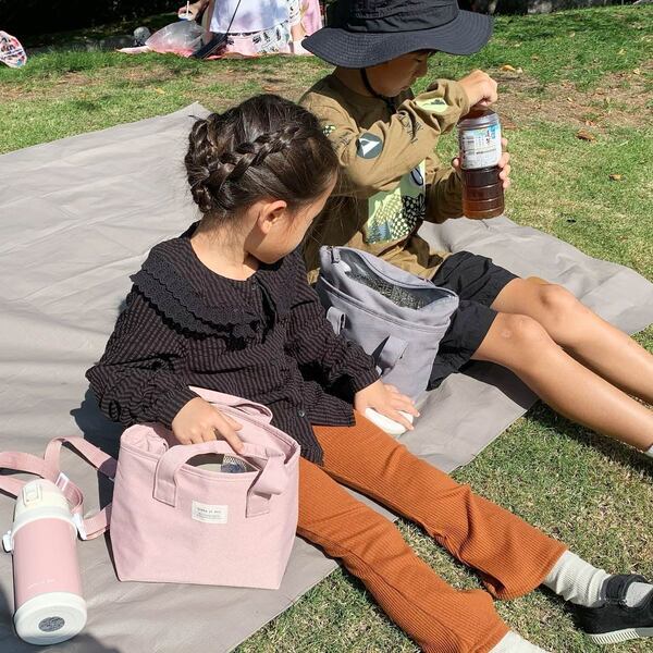 ペットボトルも立てて収納！低学年から高学年まで長く使える「ランチバッグ」[PR]