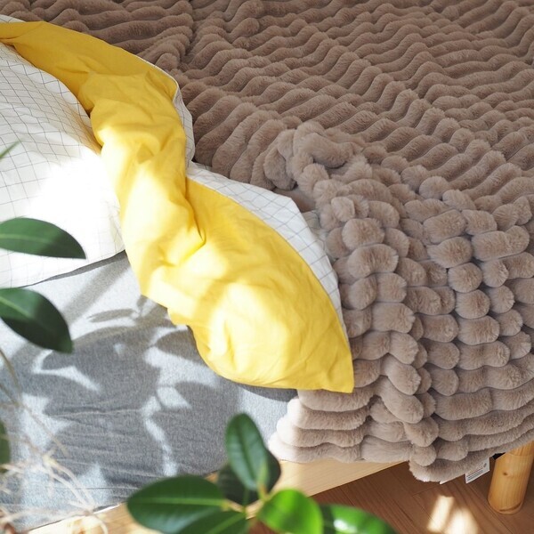 冬のおこもりに計画に◎ ポコポコ可愛いラビット毛布で、ずっと居たくなるお部屋づくり【インスタグラマーさんのもの選び】[PR]