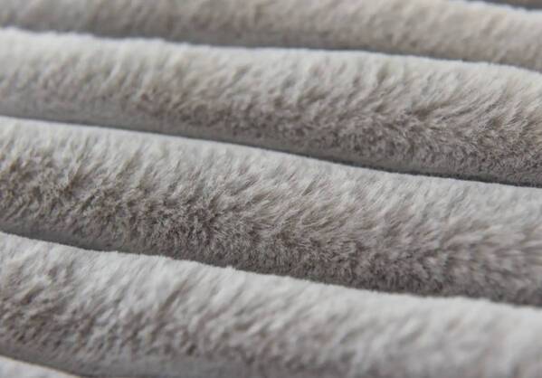 冬のおこもりに計画に◎ ポコポコ可愛いラビット毛布で、ずっと居たくなるお部屋づくり【インスタグラマーさんのもの選び】[PR]