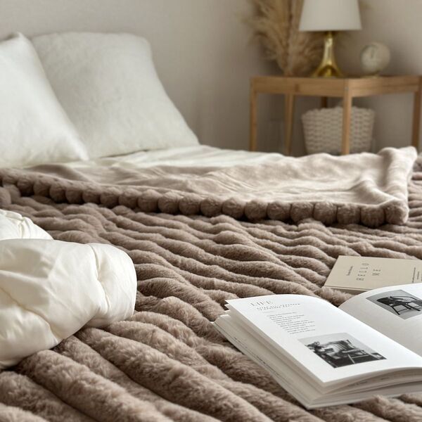 冬のおこもりに計画に◎ ポコポコ可愛いラビット毛布で、ずっと居たくなるお部屋づくり【インスタグラマーさんのもの選び】[PR]