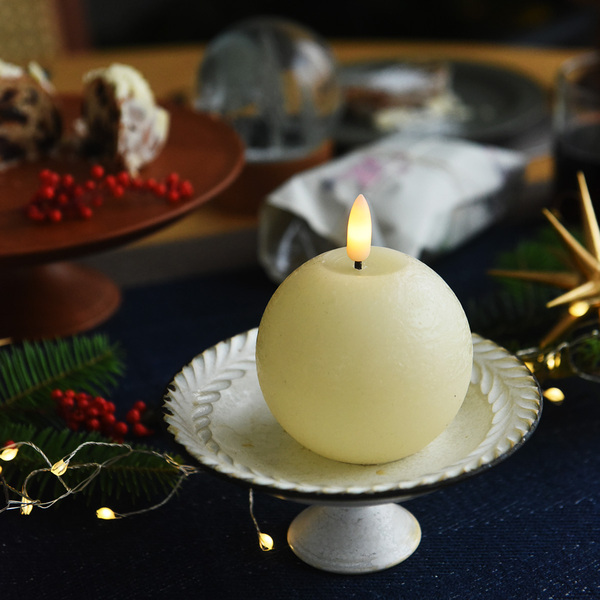 ミニツリーやスノードーム…さりげなく飾るXmasインテリア【5選】