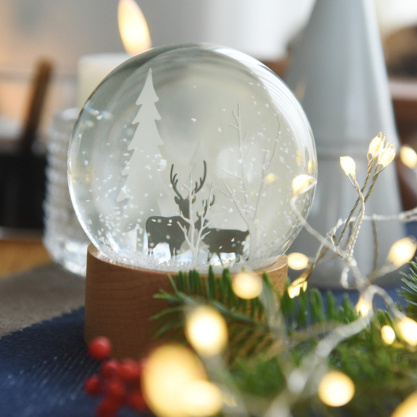 ミニツリーやスノードーム…さりげなく飾るXmasインテリア【5選】