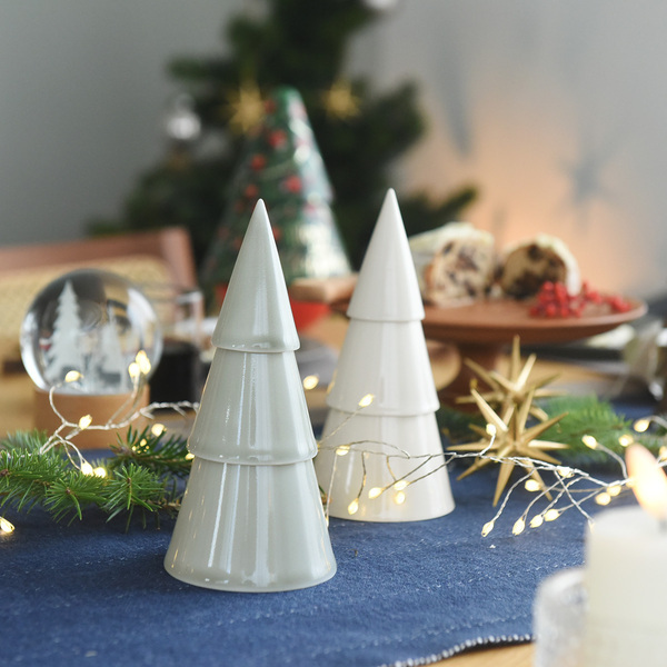 ミニツリーやスノードーム…さりげなく飾るXmasインテリア【5選】