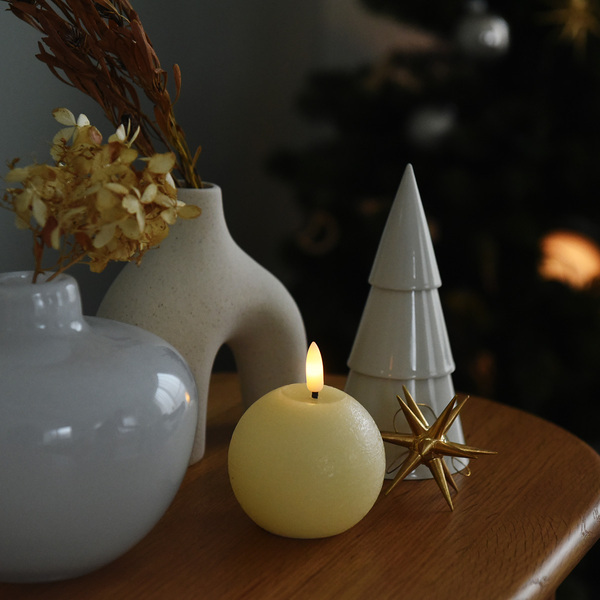 ミニツリーやスノードーム…さりげなく飾るXmasインテリア【5選】