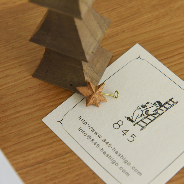 ミニツリーやスノードーム…さりげなく飾るXmasインテリア【5選】