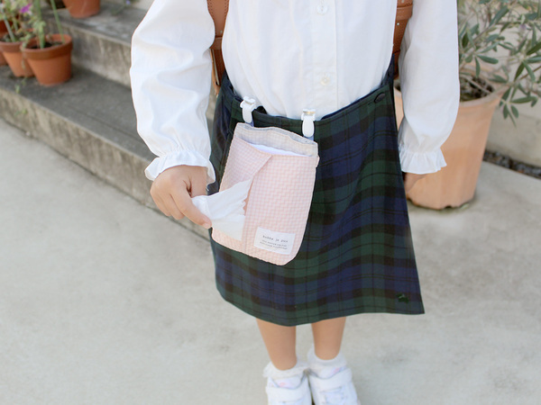 小1娘の通学の相棒に。携帯衛生ポーチにもなる、クッカヤプーの新作「移動ポケット」[PR]