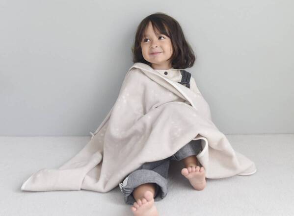 あの優しい温もりがブランケットに！フリーススリーパーのお仲間登場で、インスタグラマーさんの使用レポが続々到着中[PR]