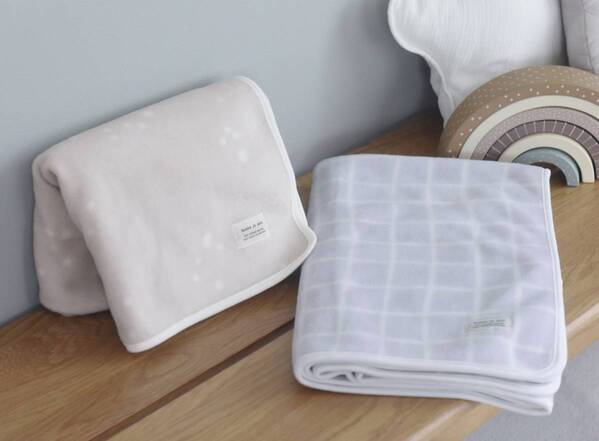 あの優しい温もりがブランケットに！フリーススリーパーのお仲間登場で、インスタグラマーさんの使用レポが続々到着中[PR]