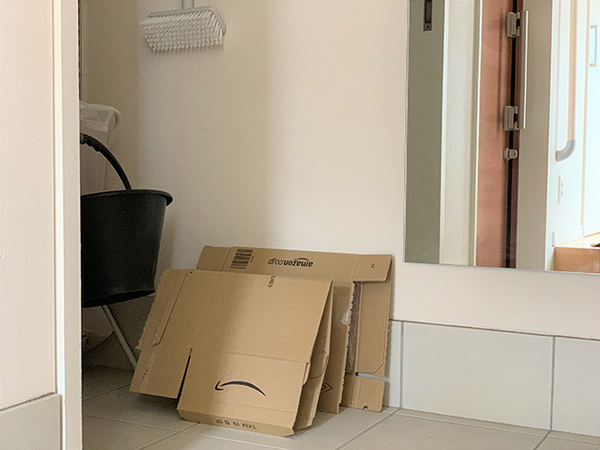 カッターがハサミに早変わり。荷物の開梱もタグ取りも、ぜ～んぶ「ハコアケ」にお任せ！