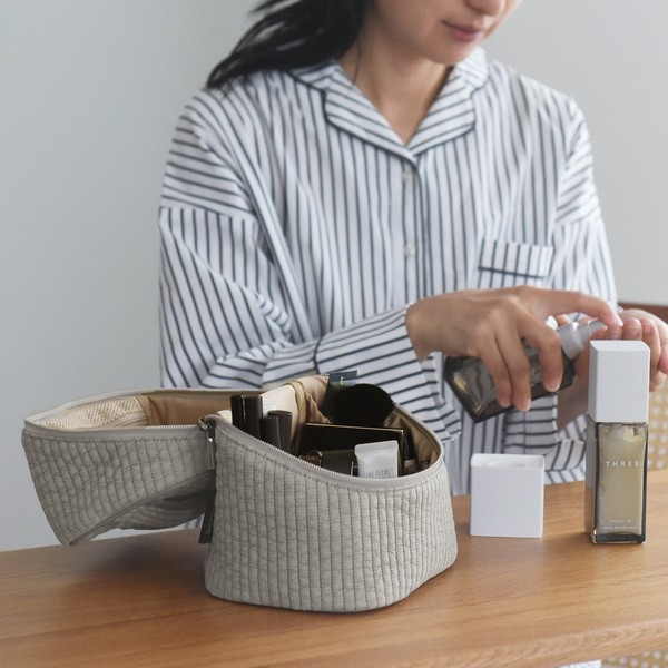 メイク道具も化粧水もひとまとめ。あの整頓上手なバニティに「ヌビ風モデル」誕生！[PR]