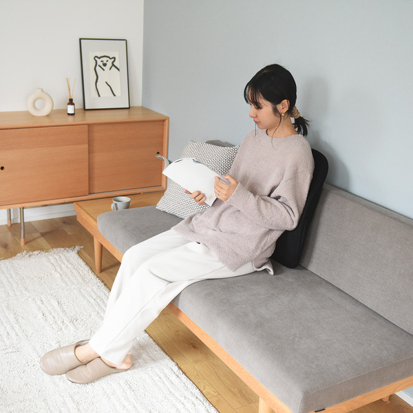 どこでも本格マッサージが叶う！ 薄さ8㎝の極薄マッサージ器