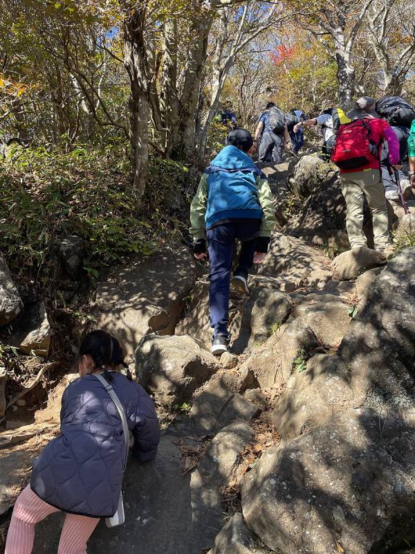 ショルダー以上、リュック未満のサイズ感がちょうどいい。週末のお出かけにぴったりのボディバッグ。[PR]