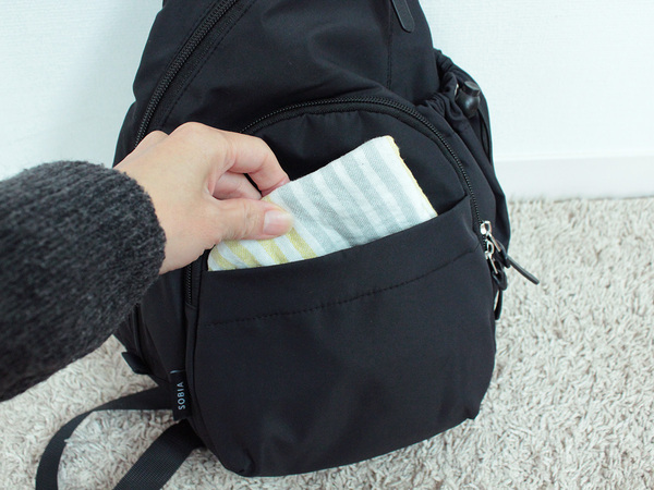 ショルダー以上、リュック未満のサイズ感がちょうどいい。週末のお出かけにぴったりのボディバッグ。[PR]