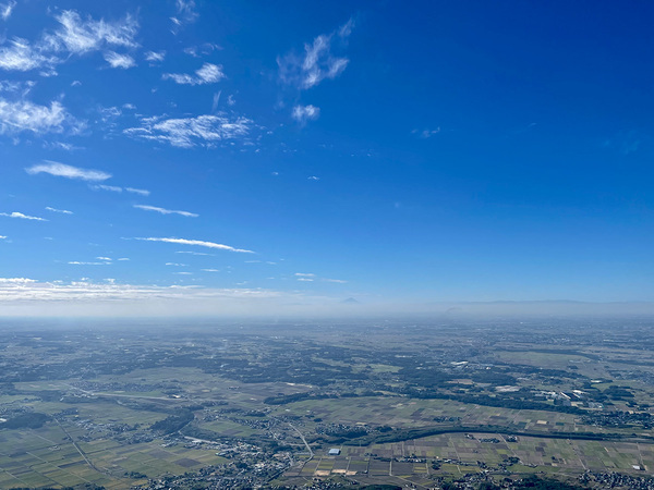 ショルダー以上、リュック未満のサイズ感がちょうどいい。週末のお出かけにぴったりのボディバッグ。[PR]