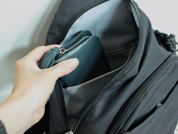 ショルダー以上、リュック未満のサイズ感がちょうどいい。週末のお出かけにぴったりのボディバッグ。[PR]