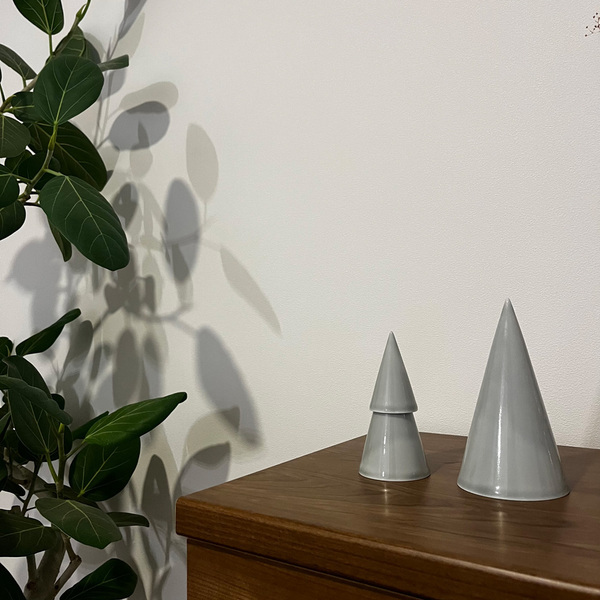 部屋がたちまち冬景色に。 ホリデーシーズンを盛り上げてくれる「陶器ツリー」[PR]