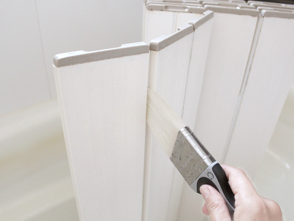 隙間にスイーーーッで汚れを一掃。プロ監修「spoil お掃除ブラシ」が、やみつき爽快！[PR]