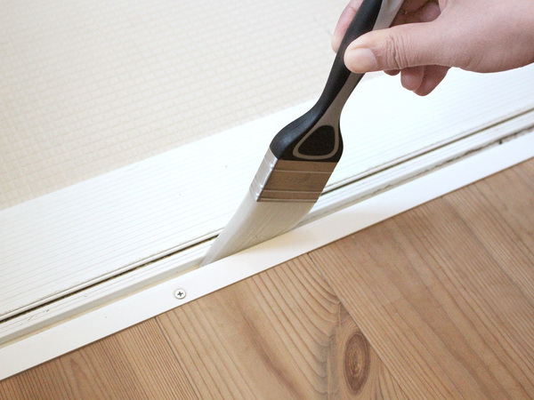 隙間にスイーーーッで汚れを一掃。プロ監修「spoil お掃除ブラシ」が、やみつき爽快！[PR]