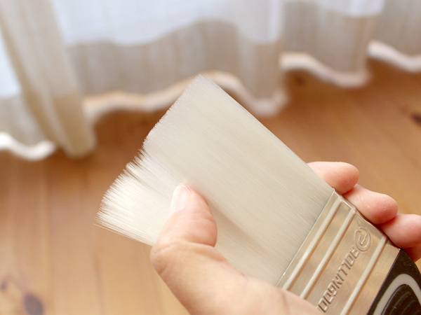 隙間にスイーーーッで汚れを一掃。プロ監修「spoil お掃除ブラシ」が、やみつき爽快！[PR]