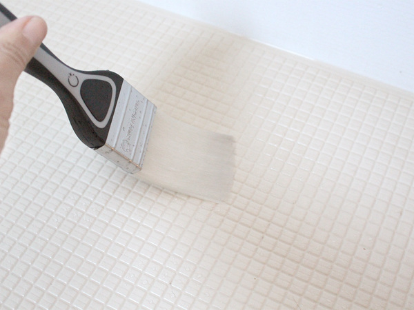 隙間にスイーーーッで汚れを一掃。プロ監修「spoil お掃除ブラシ」が、やみつき爽快！[PR]