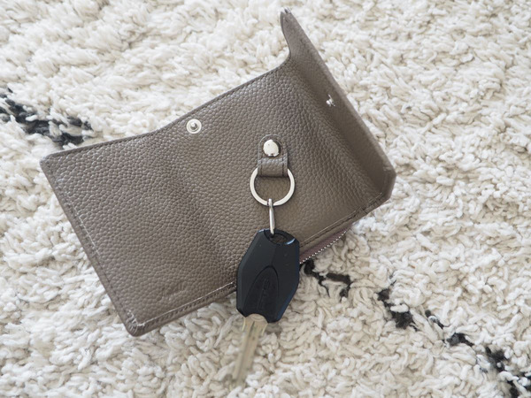 キーケース・パスケース・お財布が一体化！キャッシュレス派の人も現金派の人も使いやすい「三つ折り財布」[PR]