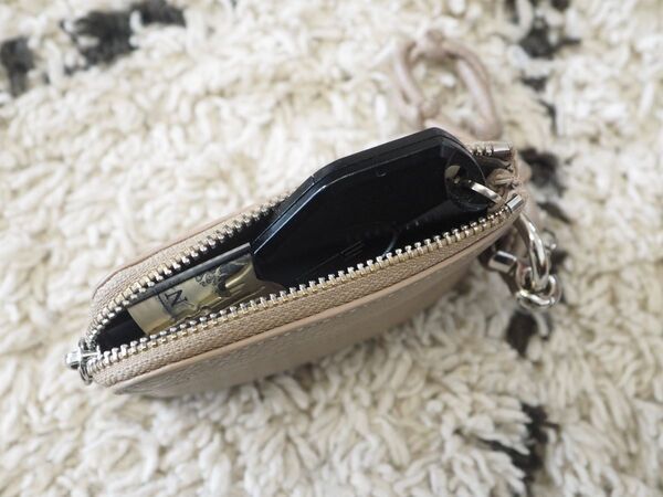 キーケース・パスケース・お財布が一体化！キャッシュレス派の人も現金派の人も使いやすい「三つ折り財布」[PR]