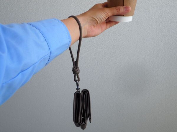 キーケース・パスケース・お財布が一体化！キャッシュレス派の人も現金派の人も使いやすい「三つ折り財布」[PR]