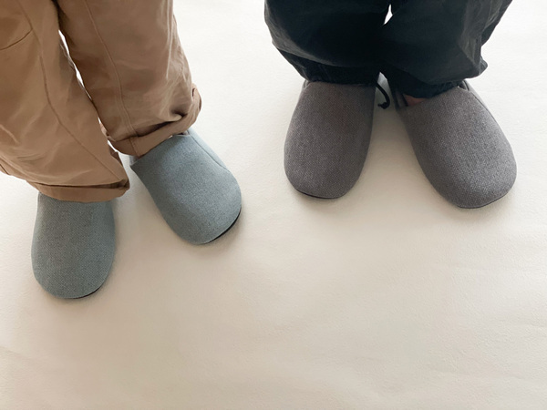 もしもの時にもすぐに逃げられて安心、普段履きで防災に備えられる「防災スリッパ」。[PR]
