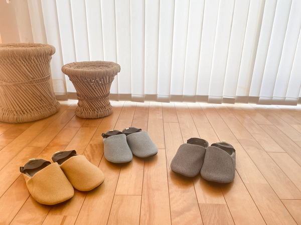 もしもの時にもすぐに逃げられて安心、普段履きで防災に備えられる「防災スリッパ」。[PR]