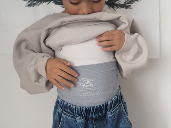 パジャマや洋服の下にも。子どもの冷え対策に「キッズ腹巻き」取り入れた話[PR]