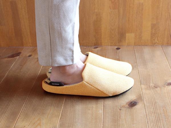 釘やガラスを踏んでも大丈夫！ 普段使いの「防災スリッパ」