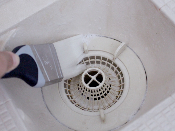 魔法みたいに水アカがスルン。わたし史上“最ラク”のお風呂クリーナー見つけた！[PR]