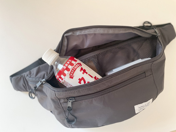 小学生のお出かけに大活躍！ ペットボトルとゲーム機がしっかり入る「ボディバッグ」