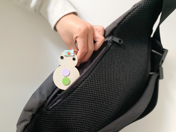 小学生のお出かけに大活躍！ ペットボトルとゲーム機がしっかり入る「ボディバッグ」