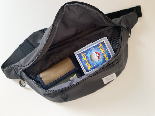 小学生のお出かけに大活躍！ ペットボトルとゲーム機がしっかり入る「ボディバッグ」
