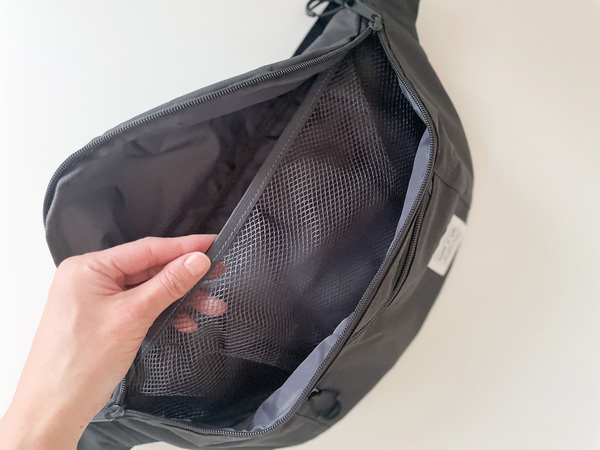 小学生のお出かけに大活躍！ ペットボトルとゲーム機がしっかり入る「ボディバッグ」