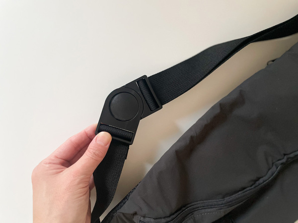 小学生のお出かけに大活躍！ ペットボトルとゲーム機がしっかり入る「ボディバッグ」