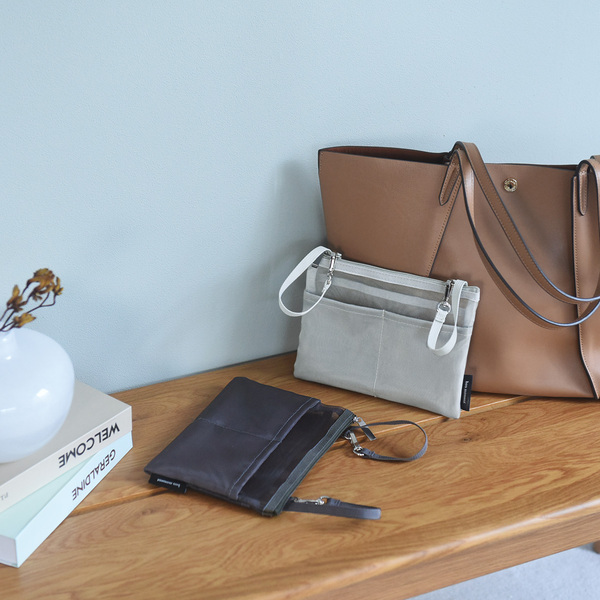 空中ブランコみたいに、ぶら～んと内ポケットを後付け！バッグにちょい足し収納、新作バッグインバッグ[PR]