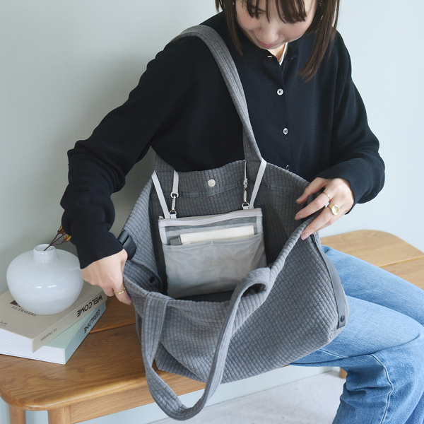 空中ブランコみたいに、ぶら～んと内ポケットを後付け！バッグにちょい足し収納、新作バッグインバッグ[PR]
