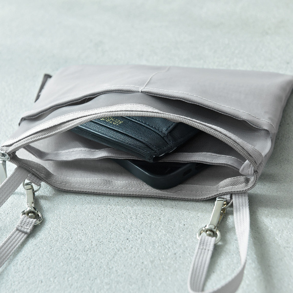 空中ブランコみたいに、ぶら～んと内ポケットを後付け！バッグにちょい足し収納、新作バッグインバッグ[PR]