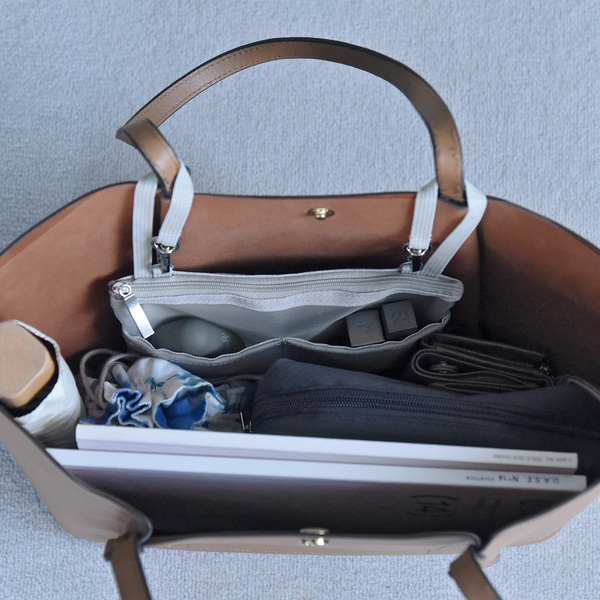 空中ブランコみたいに、ぶら～んと内ポケットを後付け！バッグにちょい足し収納、新作バッグインバッグ[PR]