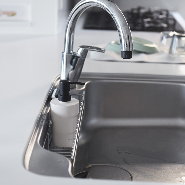 洗面台まわりの雰囲気ガラリッ。泡ハンドソープや歯磨きコップの生活感をオフする「まるで陶器のような」サニタリー用品新発売[PR]