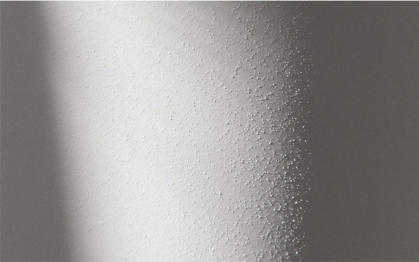 洗面台まわりの雰囲気ガラリッ。泡ハンドソープや歯磨きコップの生活感をオフする「まるで陶器のような」サニタリー用品新発売[PR]