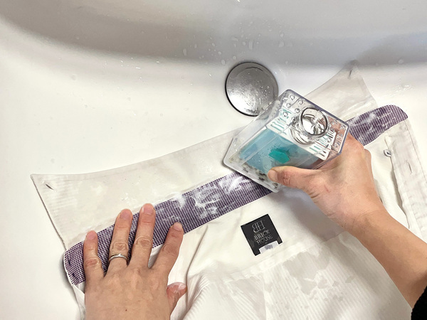 そのままブラッシングも、保管もできる「洗濯石鹸ケース」で、泥ハネ体操着の予洗いがラクに。[PR]