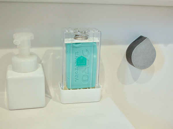 そのままブラッシングも、保管もできる「洗濯石鹸ケース」で、泥ハネ体操着の予洗いがラクに。[PR]