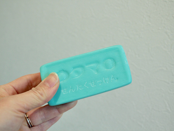 そのままブラッシングも、保管もできる「洗濯石鹸ケース」で、泥ハネ体操着の予洗いがラクに。[PR]