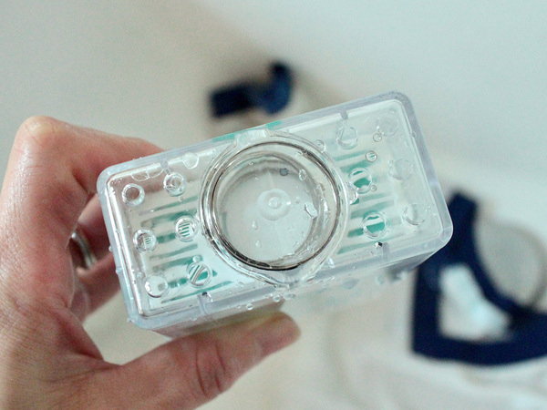 そのままブラッシングも、保管もできる「洗濯石鹸ケース」で、泥ハネ体操着の予洗いがラクに。[PR]